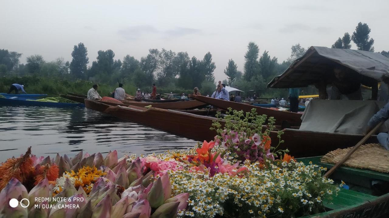 Green View Group Of Houseboats Otel Srīnagar Dış mekan fotoğraf