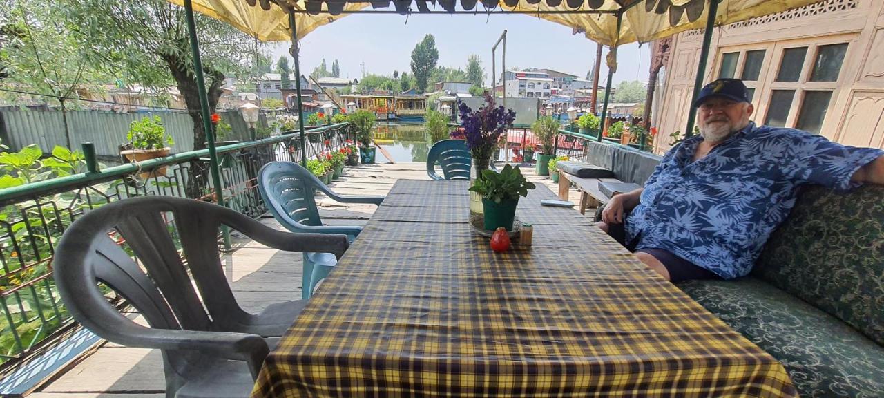 Green View Group Of Houseboats Srīnagar Dış mekan fotoğraf